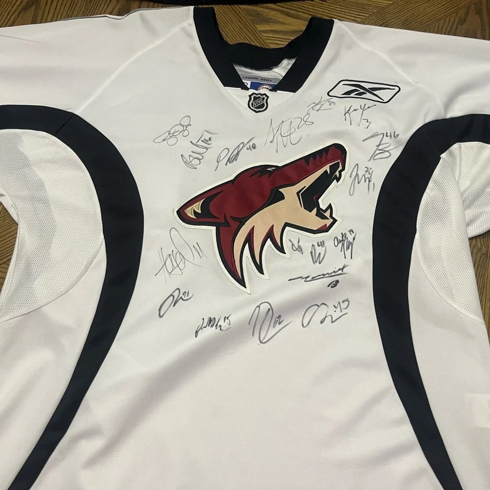 Autographed Arizona Wolves Reebok Jersey - Picture 3 of 5